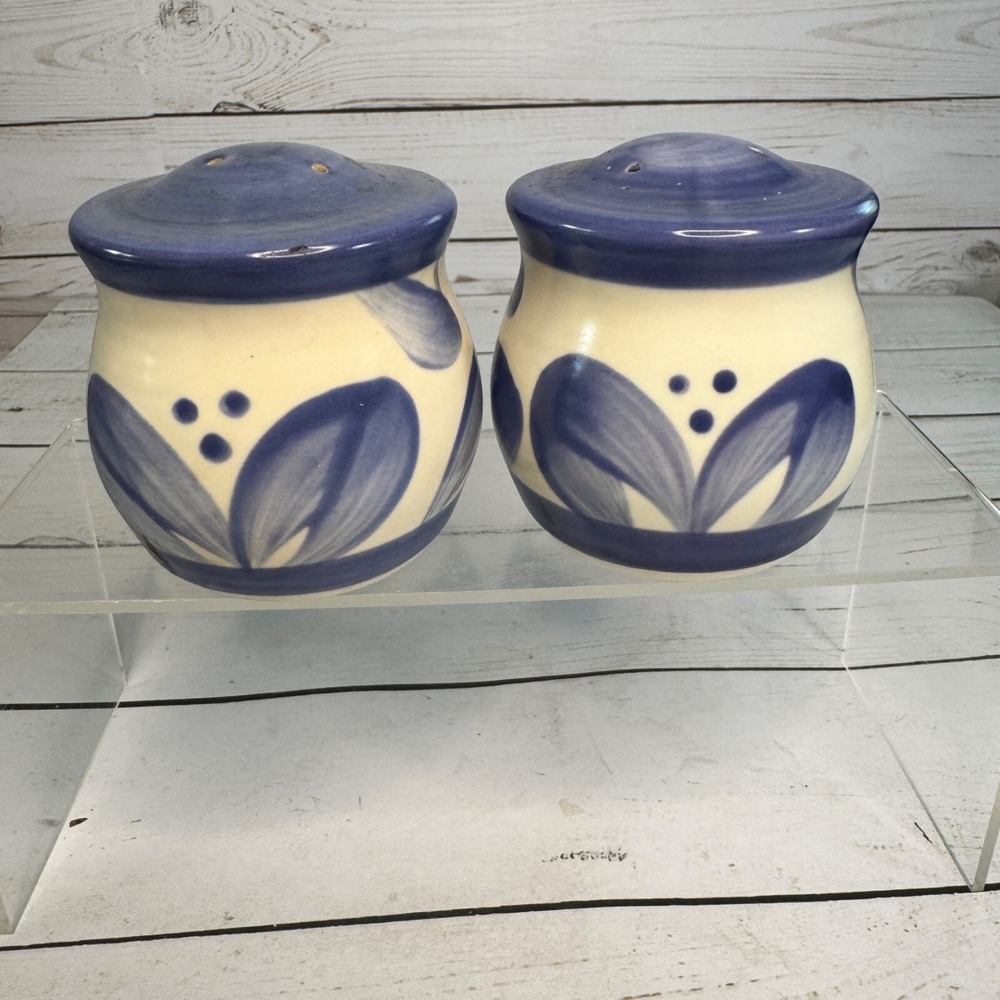 Pfaltzgraff Folk Art Ceramic 3" Salt & Pepper Shakers Blue Floral‎ Hand-Painted